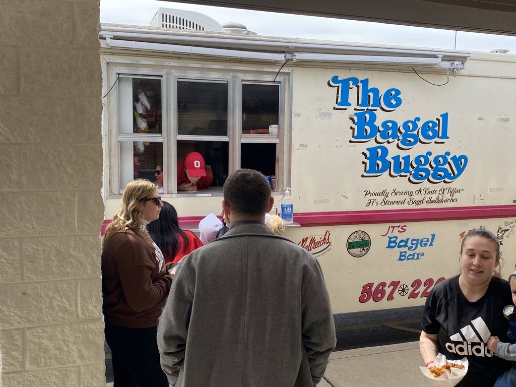 Families and Staff enjoying lunch from the Bagel Buggy